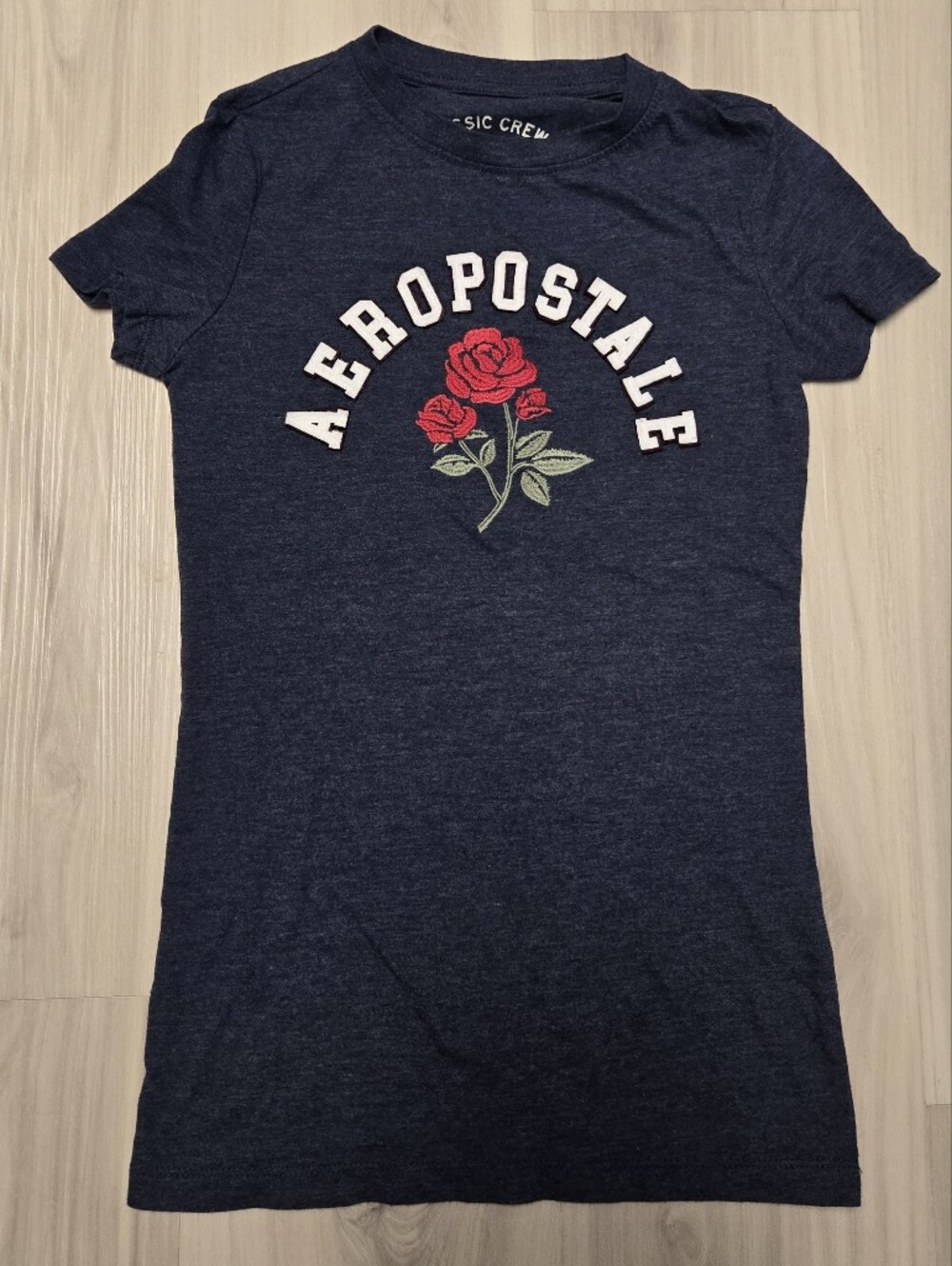 Aéropostale Arch Rose Appliqué Graphic Tee XS Navy Preppy Y2K Style